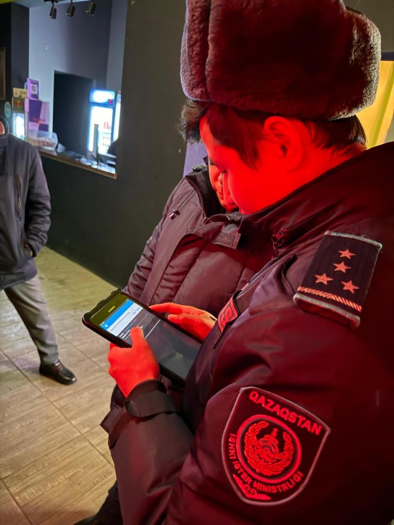 В Астане прошел рейд по обеспечению безопасности несовершеннолетних