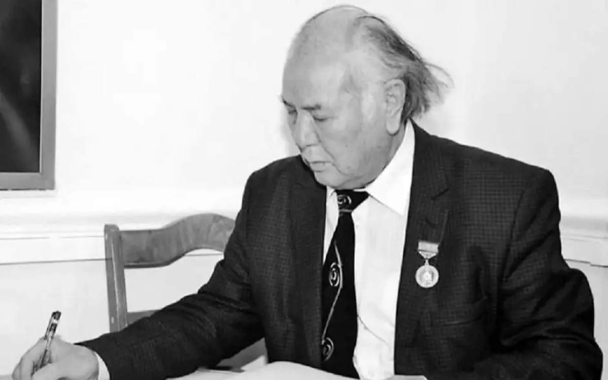 Глава государства выразил соболезнования родным и близким выдающегося писателя и драматурга Дулата Исабекова