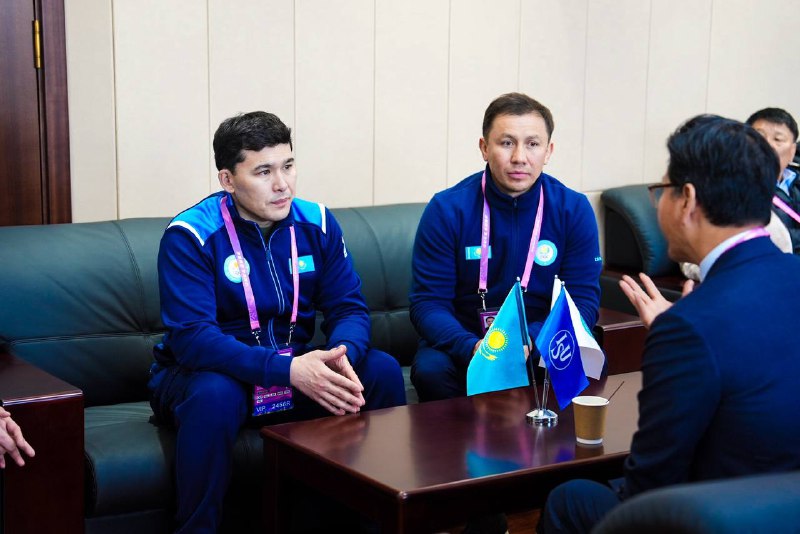 Министр туризма и спорта Республики Казахстан встретился с президентом Международного Союза Конькобежцев