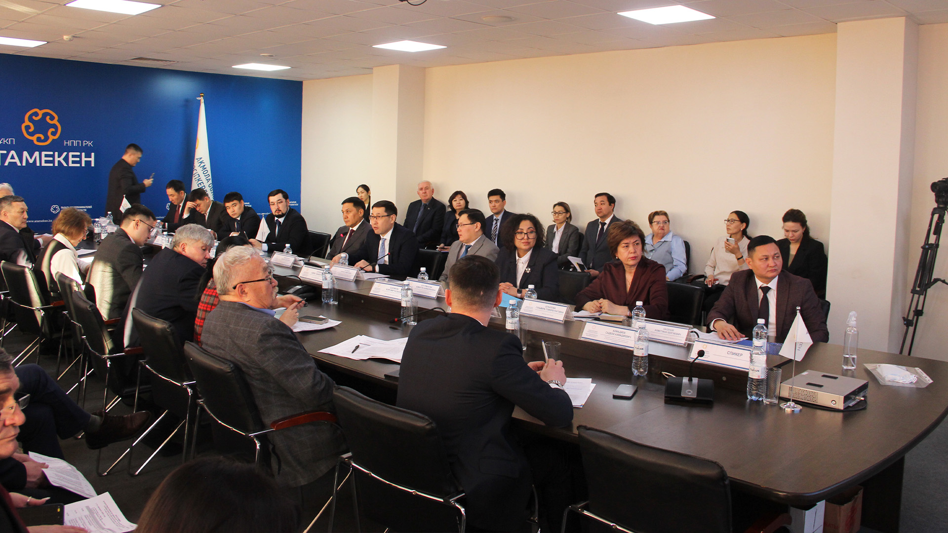 Акмолинские бизнесмены обсудили налоговые реформы на встрече с вице-министром финансов