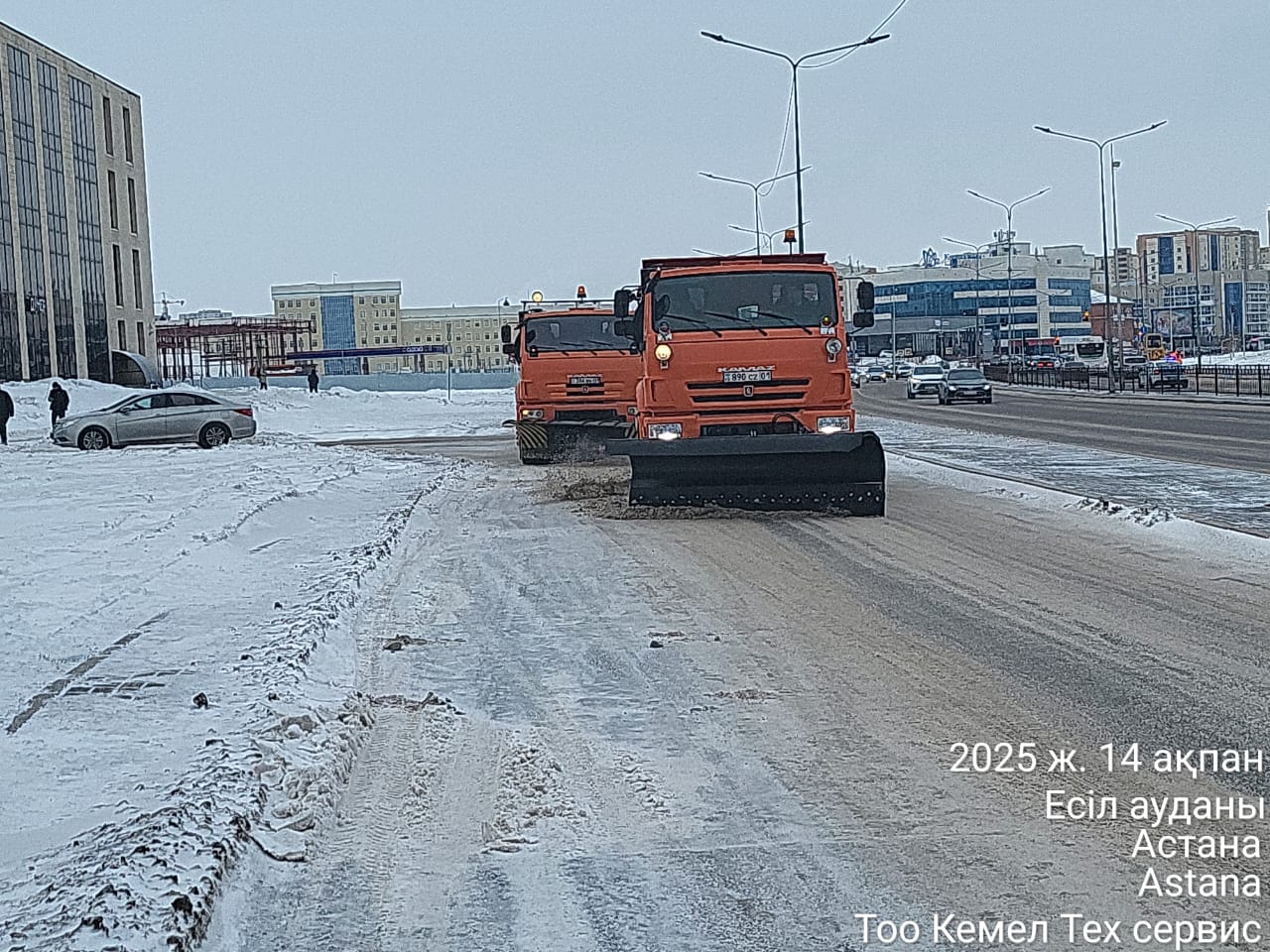 Свыше 28 тысяч кубометров снега вывезли за одну ночь из Астаны