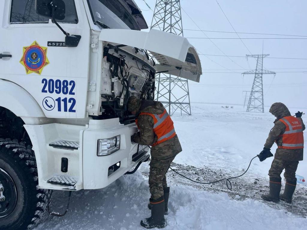 За прошедшие выходные из снежных заносов спасено и эвакуировано порядка 400 человек