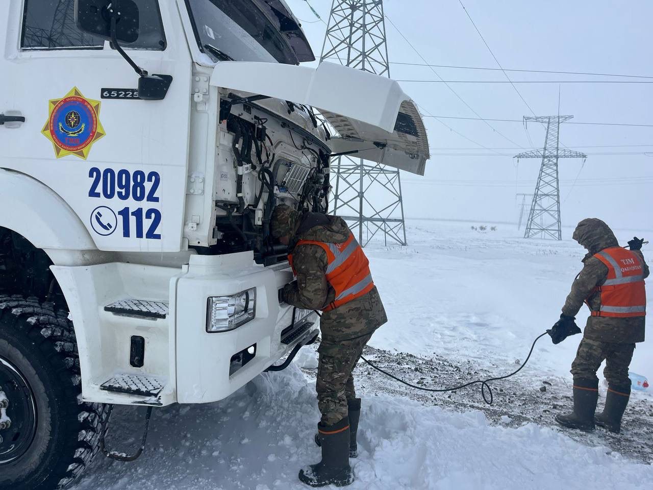 За прошедшие выходные из снежных заносов спасено и эвакуировано порядка 400 человек