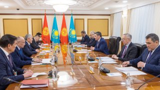 Премьер-министры Казахстана и Кыргызстана обсудили меры по укреплению торгово-экономического сотрудничества