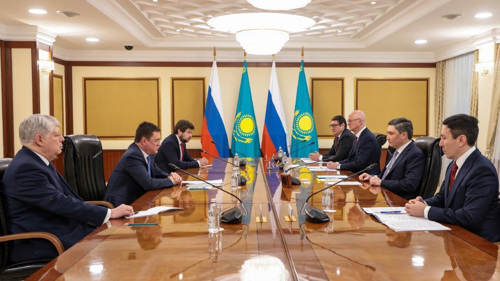 Олжас Бектенов обсудил с заместителем Председателя Правительства РФ Александром Новаком вопросы двустороннего сотрудничества 
