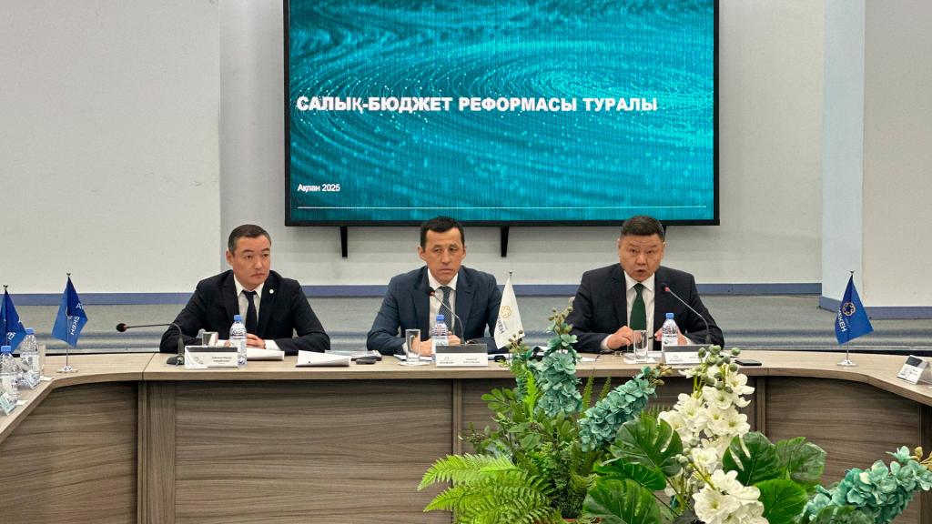 Сбалансированная налоговая политика: вице-министр финансов встретился с предпринимателями области Абай