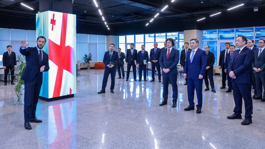 Премьер-министр Грузии в рамках официального визита в РК ознакомился с цифровыми решениями в области ж/д перевозок