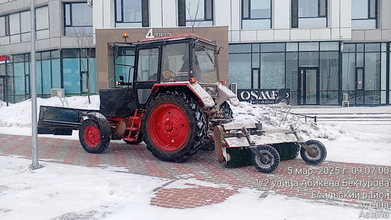 Больше 21 тысячи кубометров снега вывезли за ночь из Астаны