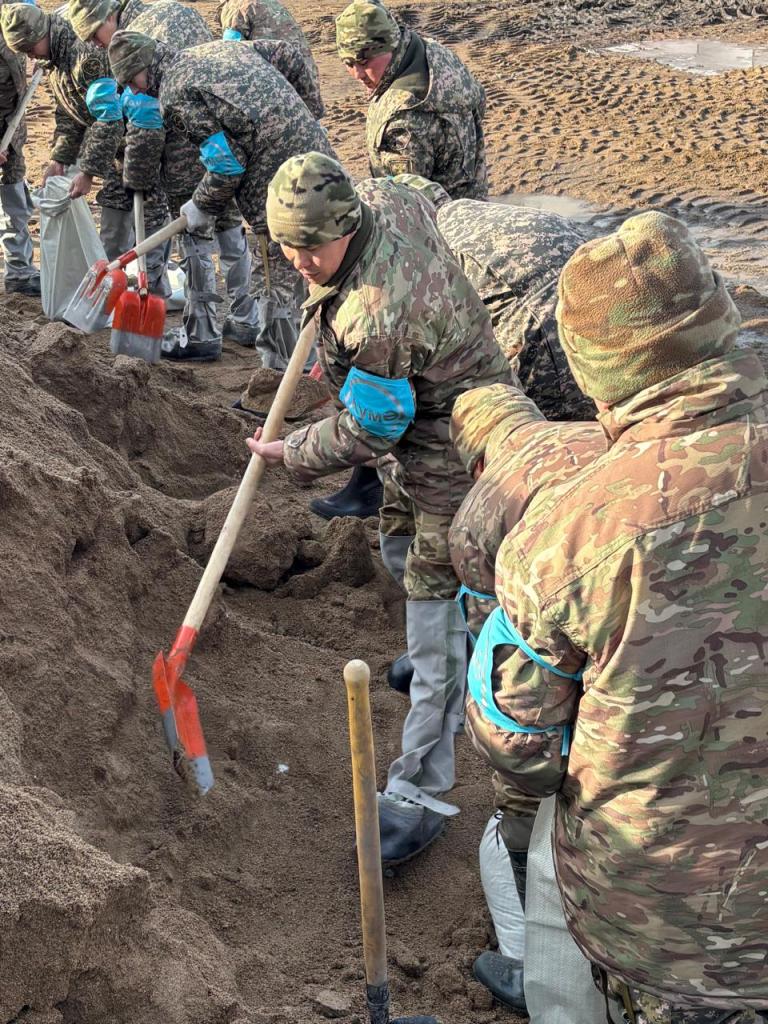Более 2000 военнослужащих Вооруженных сил участвуют в противопаводковых мероприятиях по всей стране