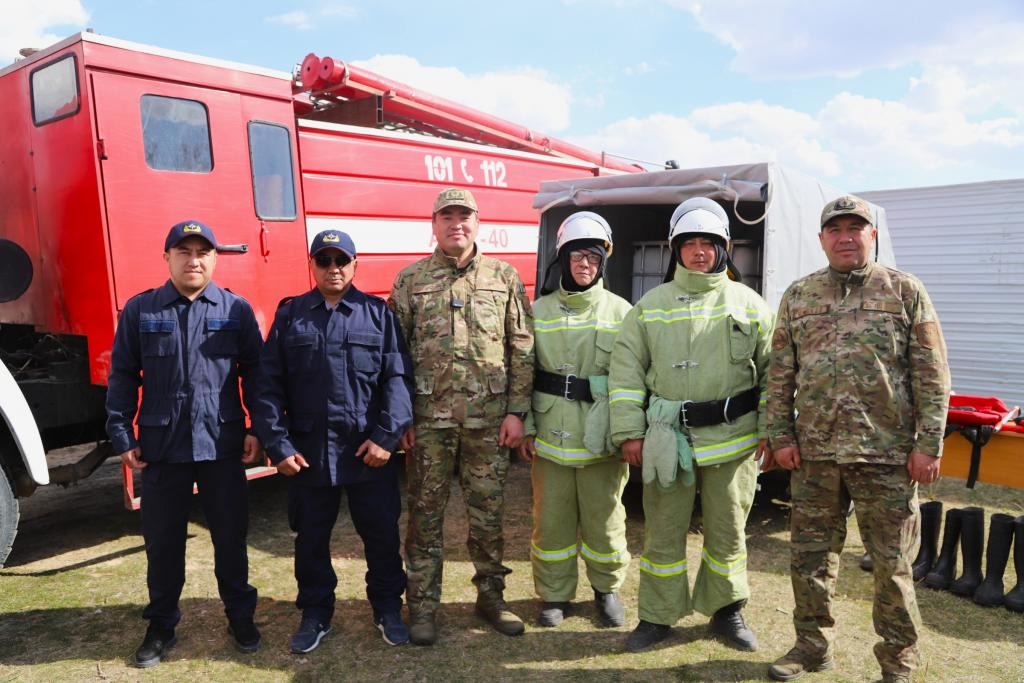 Глава МЧС Чингис Аринов посетил пожарный пост в селе Матибулак Алматинской области