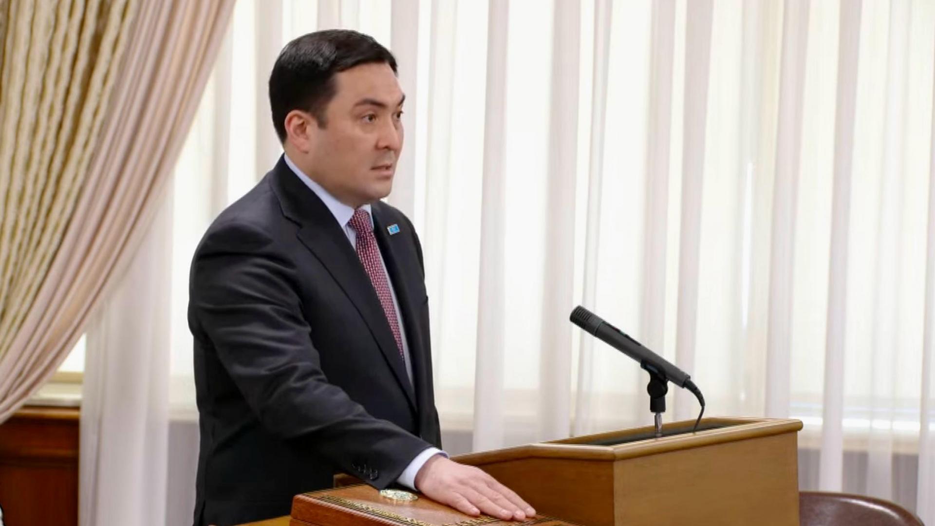 ҚР Энергетика министрі Ерлан Ақкенженов ҚР Үкімет отырысының алдында  Ант қабылдады
