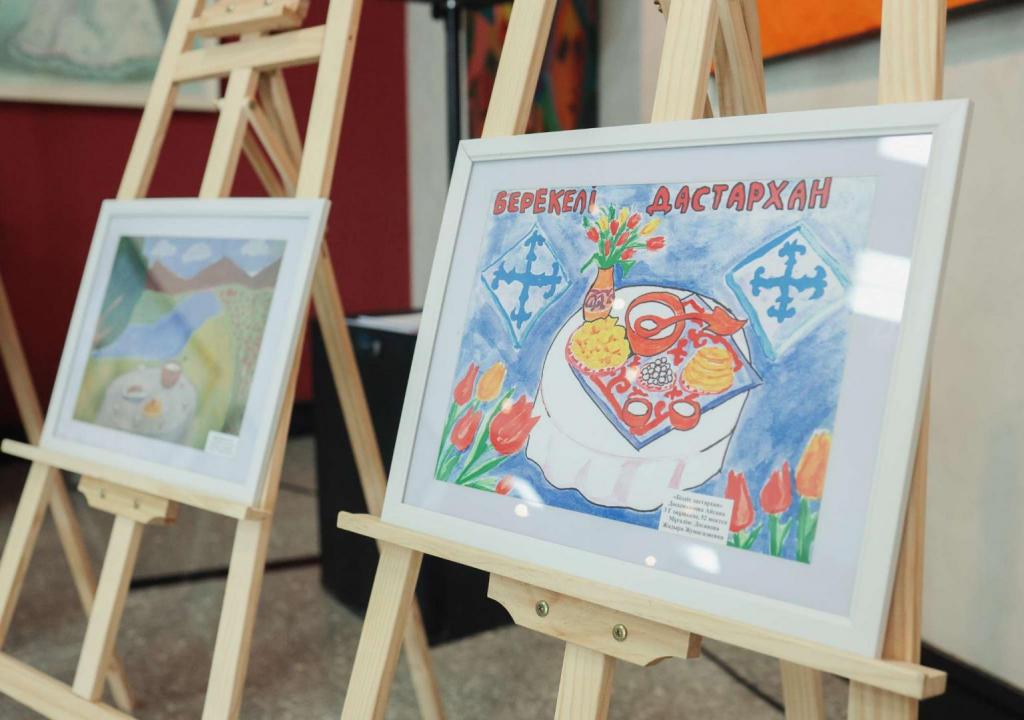 Искусство, традиции и здоровый образ жизни: в Астане открылась выставка детских рисунков «Наш дастархан»