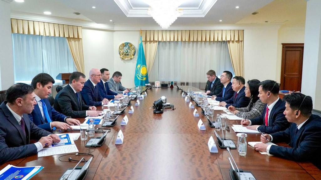 Первый заместитель Премьер-министра РК Роман Скляр провел встречу с руководством China Gezhouba Group