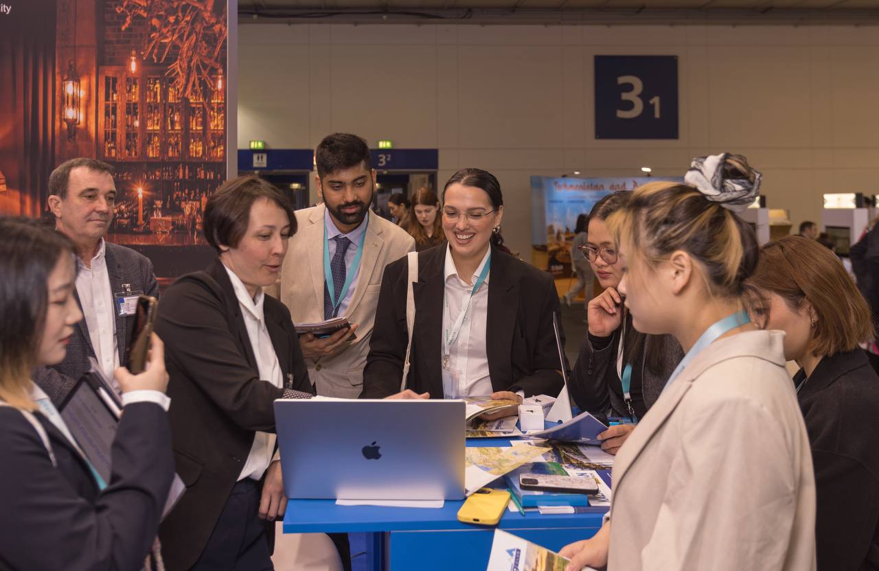 Национальные угощения, асық ату и деловые встречи: второй день ITB Berlin 2025