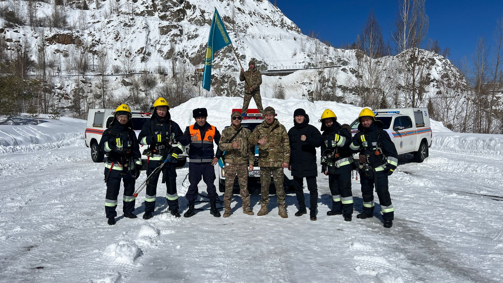 Подъем на Медео: Спасатели прошли уникальный челлендж на высоте