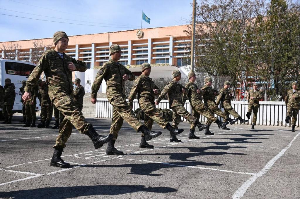 Военные моряки готовятся к главному параду года