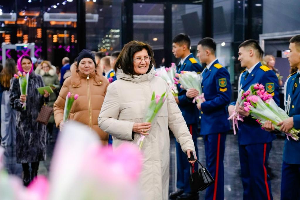 Аким Астаны поздравил женщин с 8 марта