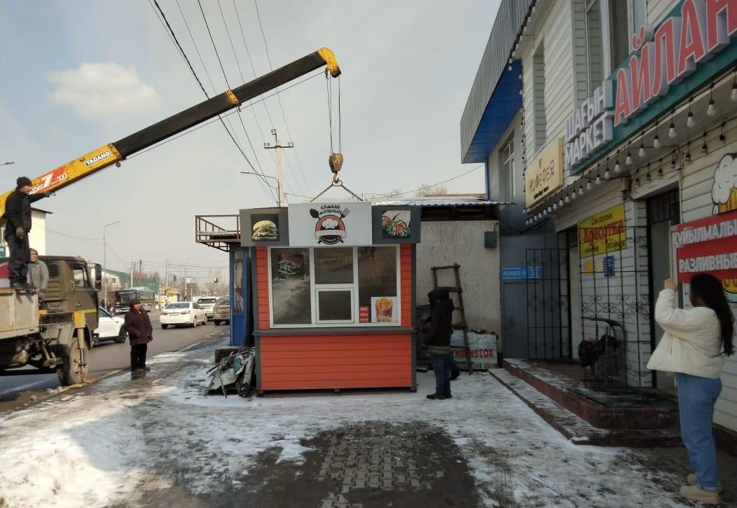 В Наурызбайском районе Алматы снесены 16 незаконных киосков и 22 силомера