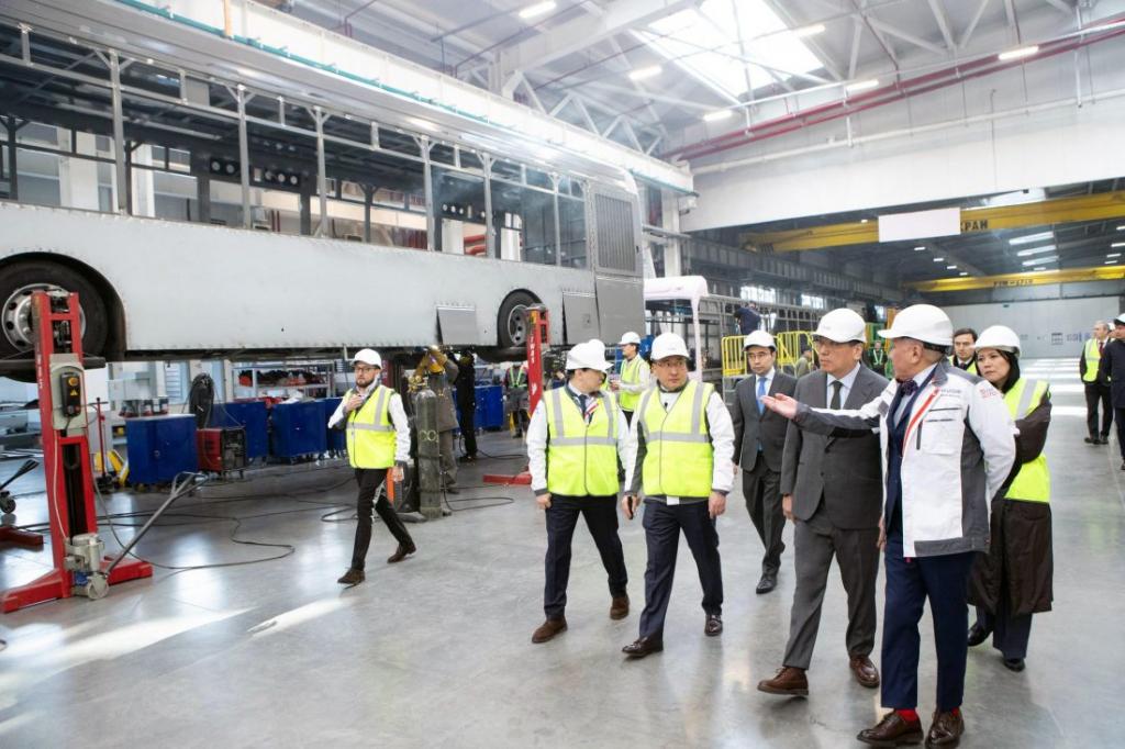 Ерболат Досаев ознакомился с результатами модернизации завода Hyundai Trans Almaty
