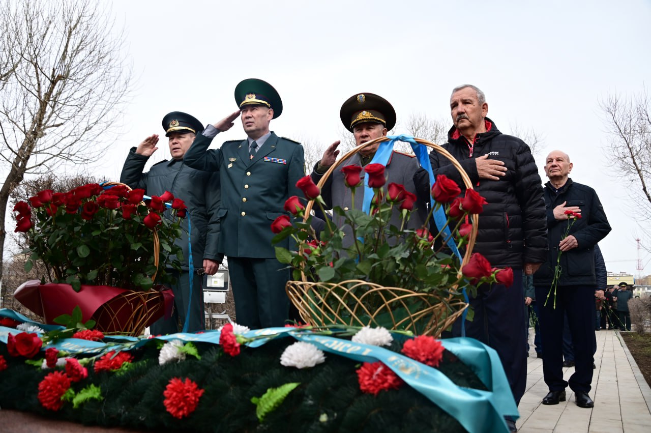 Военнослужащие почтили память воинов, погибших на таджикско-афганской границе