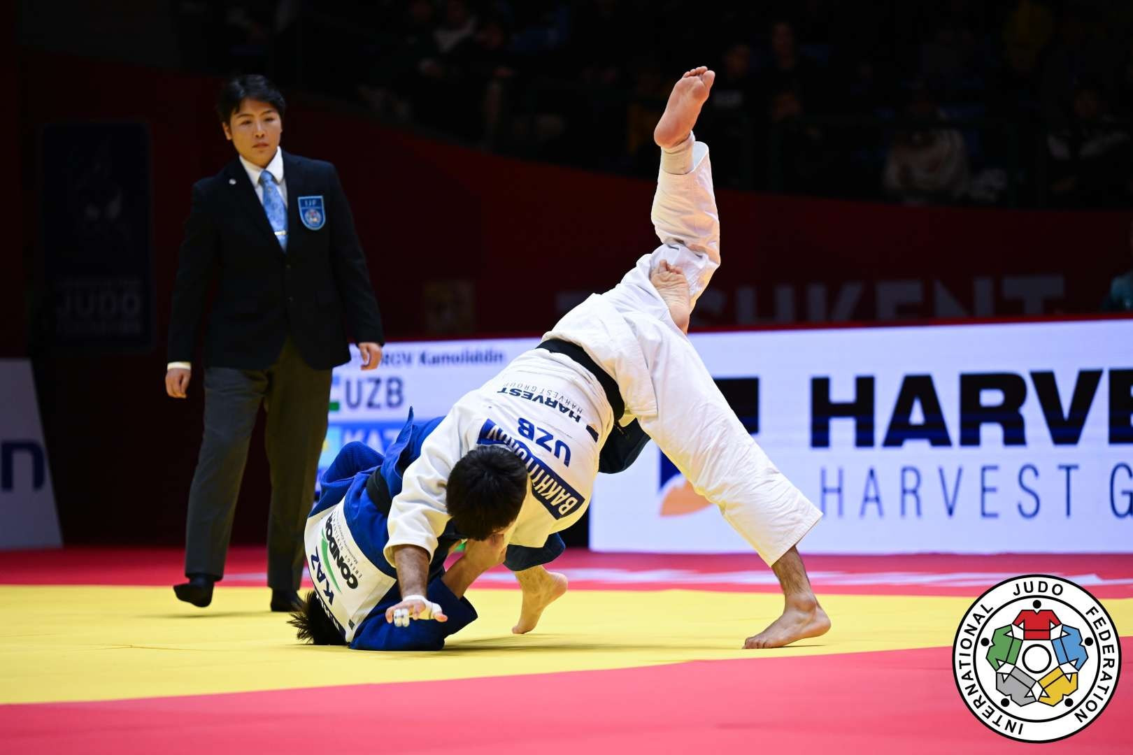Дзюдоист Нурадиль Альжан победил призера чемпионата мира и вышел в полуфинал чемпионата Азии