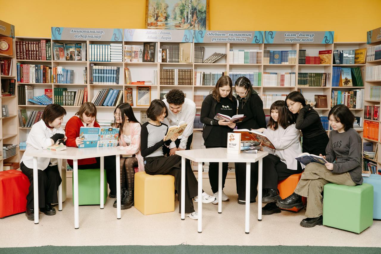 Национальный день книги в Казахстане: литературный баттл провели в столичной школе