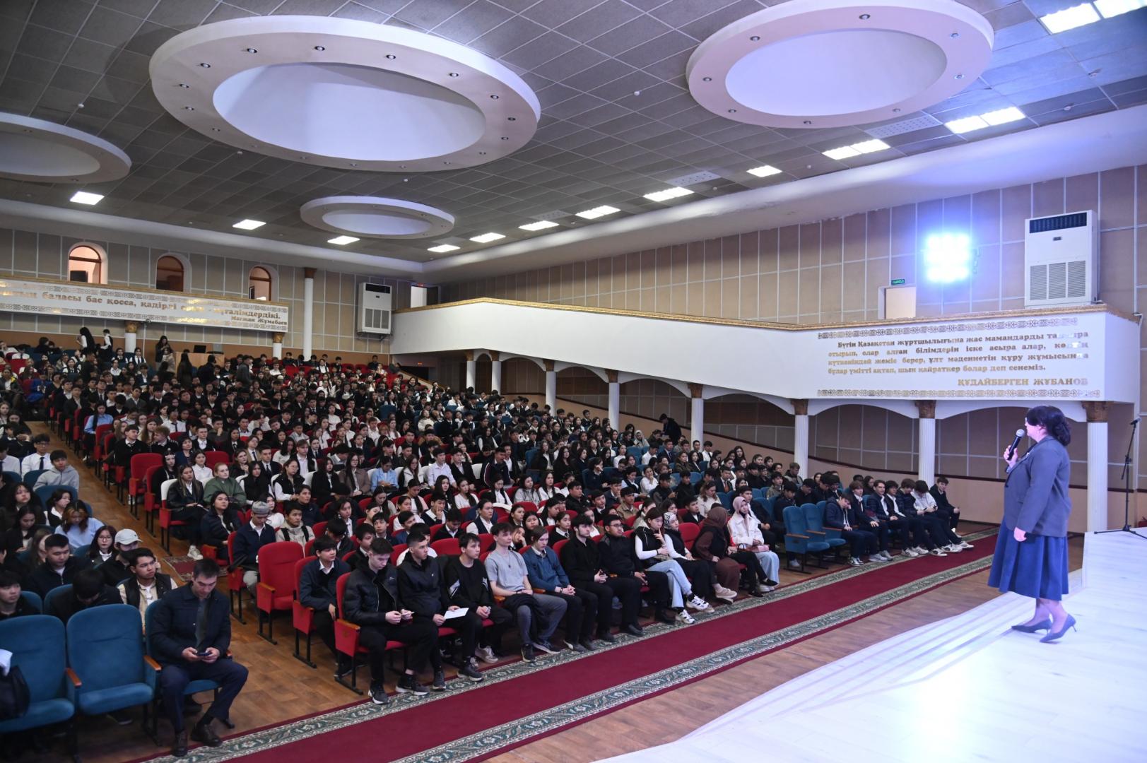 На выставке «Study in Kazakhstan» в Актобе приняли участие около 3000 учащихся