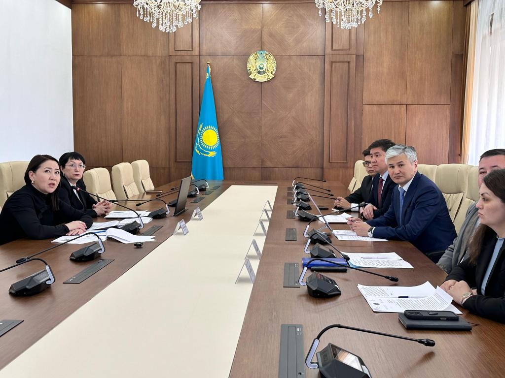 Аким области Ұлытау Дастан Рыспеков встретился с председателем общественного фонда «Қазақстан халқына»