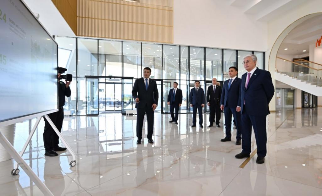 Глава государства посетил многофункциональный комплекс Tulip Hall