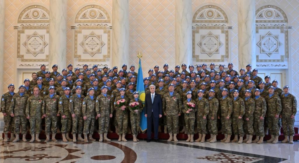 Глава государства провел встречу с военнослужащими Национального миротворческого контингента