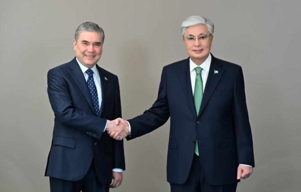 Президент Касым-Жомарт Токаев провел неформальную встречу с Председателем Халк Маслахаты Туркменистана Гурбангулы Бердымухамедовым