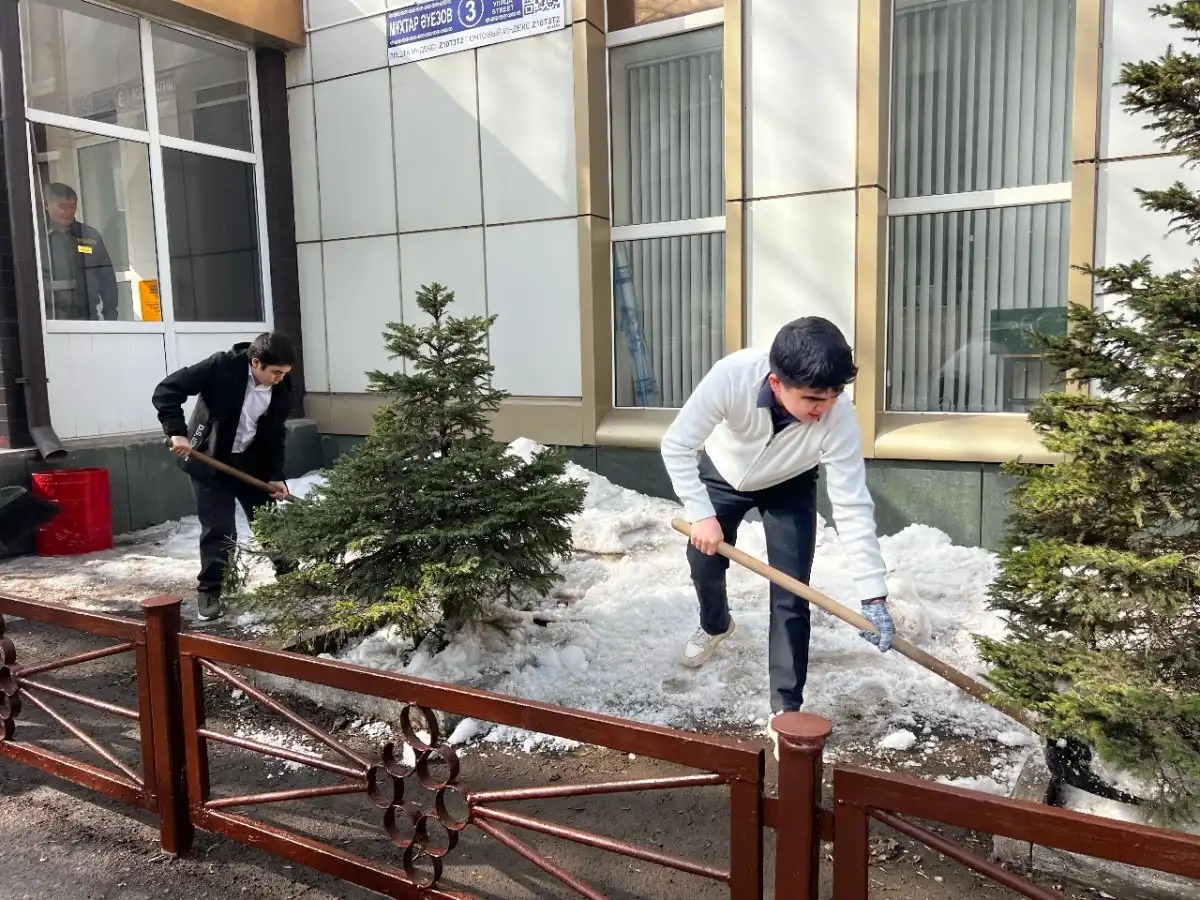 Коллектив Госархива Астаны поддержали экоакцию «Таза Қазақстан»