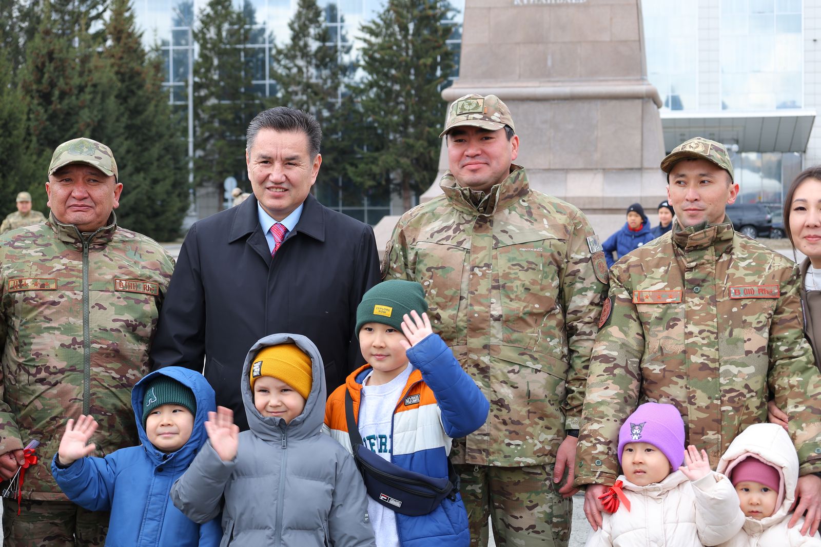 Глава МЧС поздравил новоселов