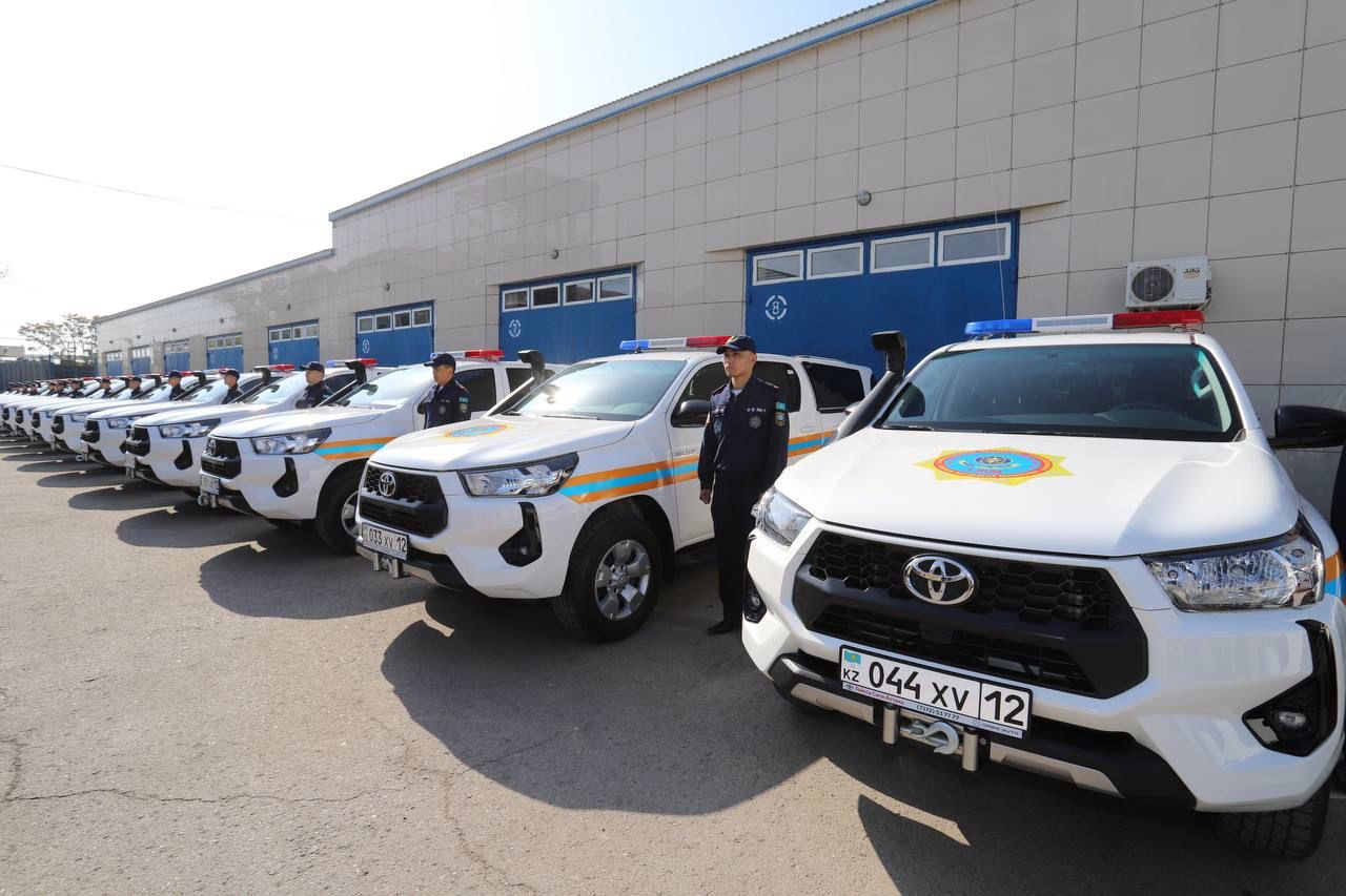Спасатели усилили автопарк 18 новыми внедорожниками