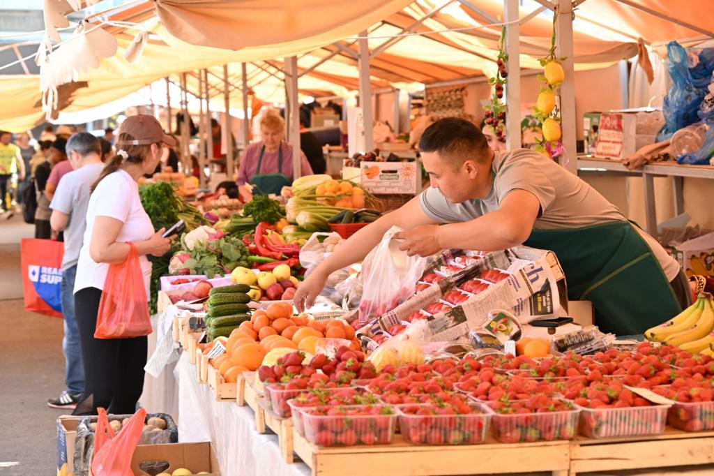 Почти 900 тонн готовой продукции реализуются на ярмарках выходного дня в Алматы