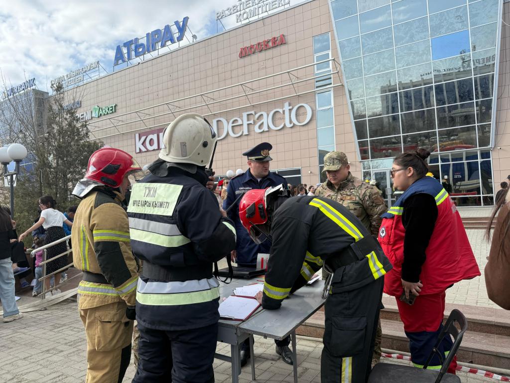 Спасатели МЧС Казахстана провели масштабные пожарно-тактические учения