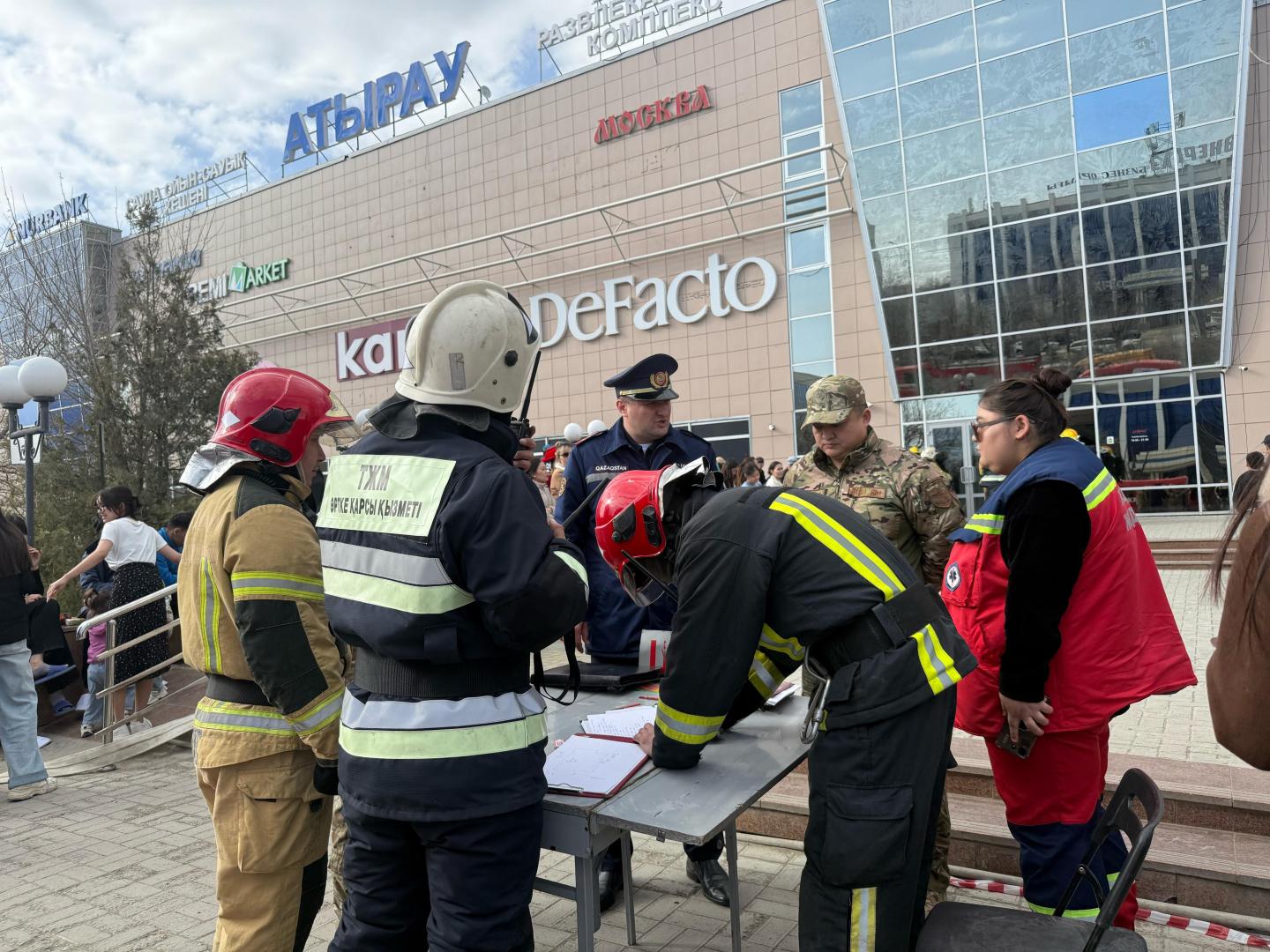 Спасатели МЧС Казахстана провели масштабные пожарно-тактические учения