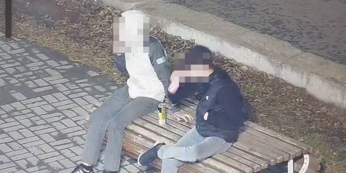 От окурка до наркотиков: молодых парней задержала полиция в Уральске