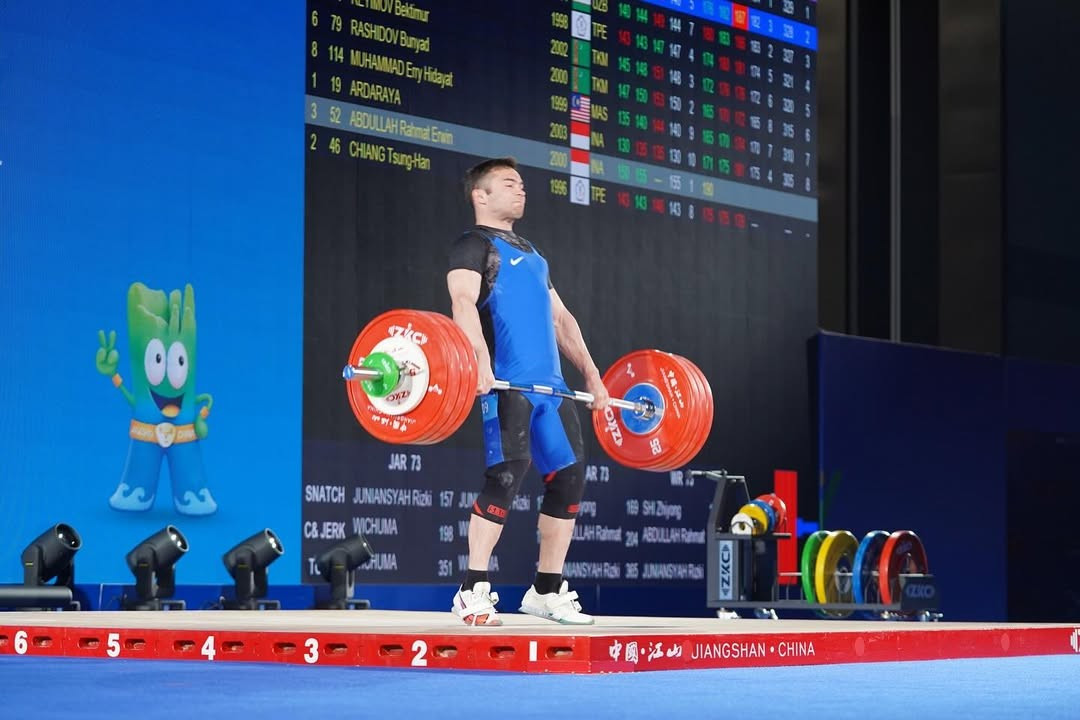Штангист Пётр Хребтов завоевал «бронзу» на чемпионате Азии в Китае