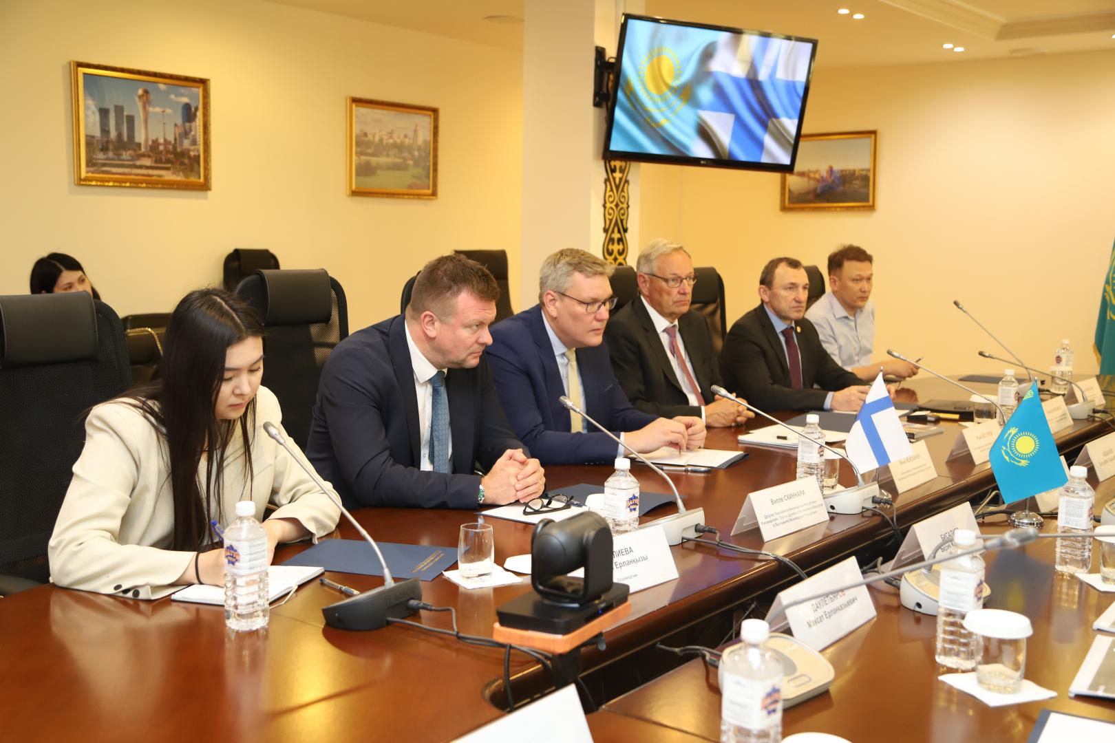 МЧС и Lamor Corporation Plc обсудили  вопросы по обеспечению безопасности Каспия