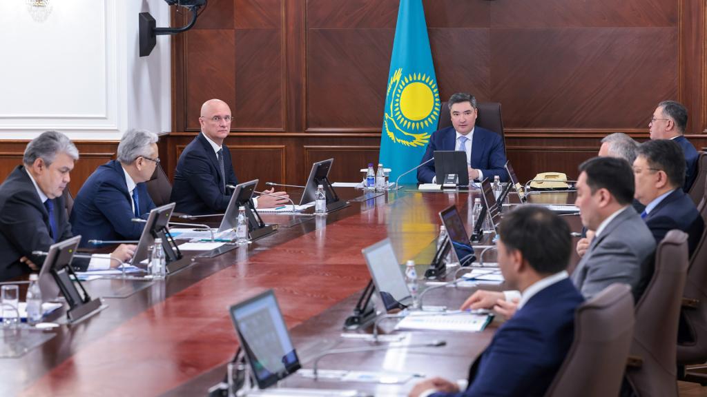 За 2024 год объем производства в химической промышленности вырос на 7,7%, в нефтегазохимическом секторе – более чем на 50%: в Правительстве рассмотрели вопрос развития отраслей