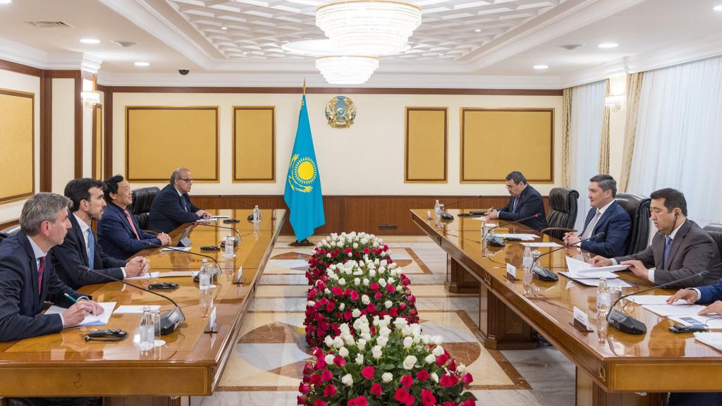Совместные проекты в продбезопасности обсудили Премьер-министр Олжас Бектенов и Гендиректор FAO Цюй Дунъюй