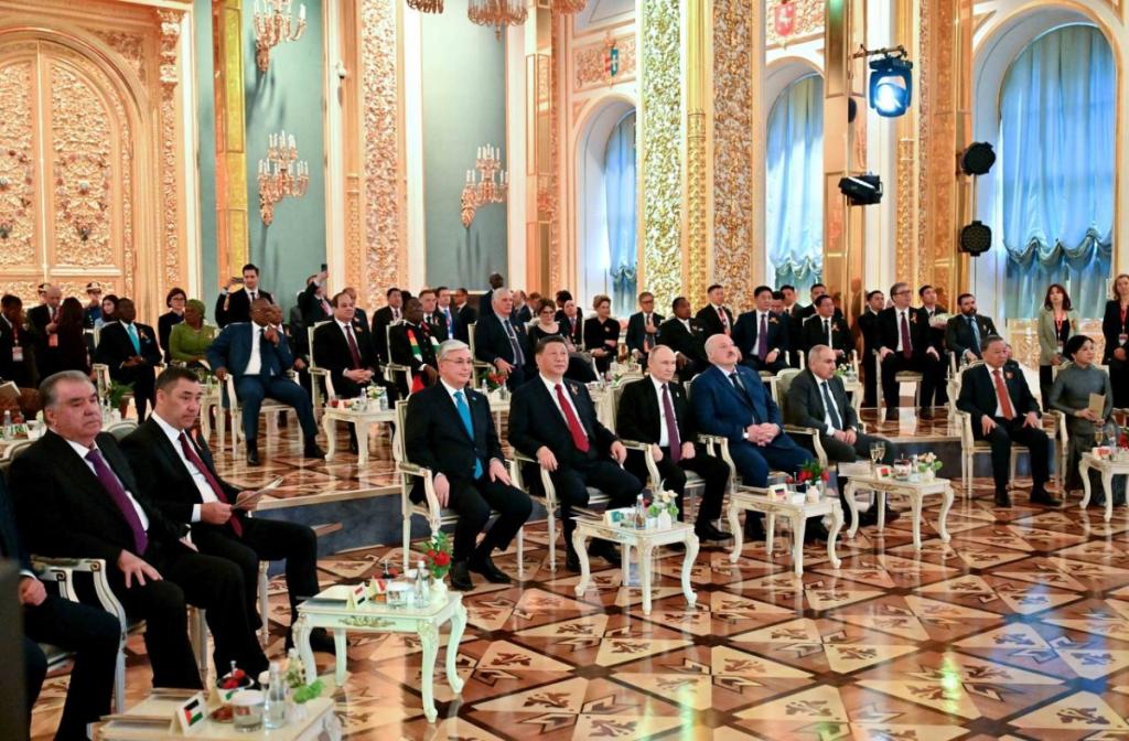Глава государства посетил праздничный концерт, посвященный 80-й годовщине Великой Победы