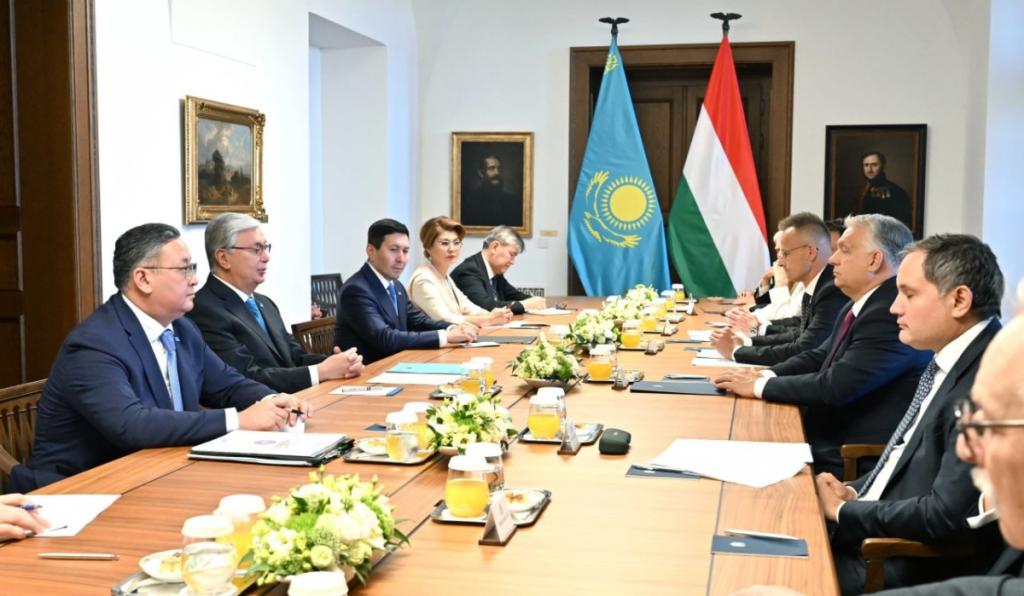 Глава государства провел переговоры с Премьер-министром Венгрии Виктором Орбаном