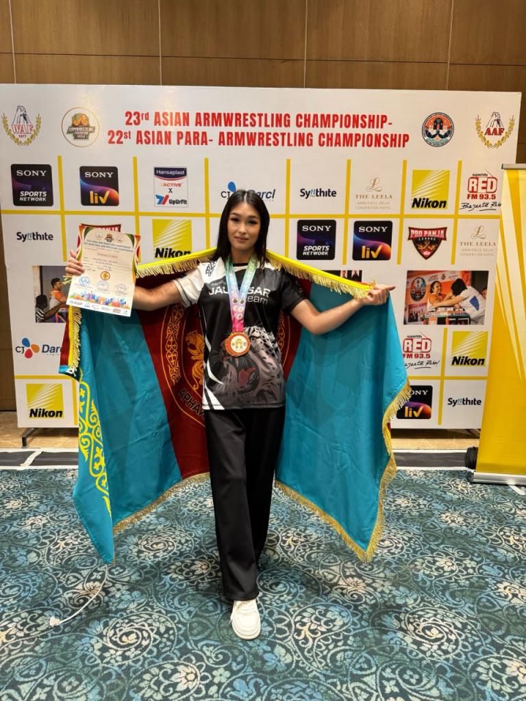 Армейская спортсменка победила на чемпионате Азии по армрестлингу в Индии