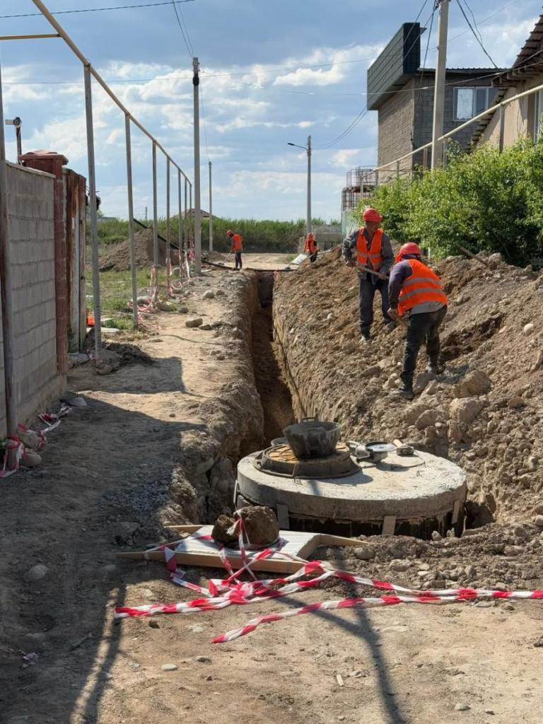 Подрядчика накажут — акимат проводит проверку по строительству сетей в микрорайоне Рахат-Мадениет