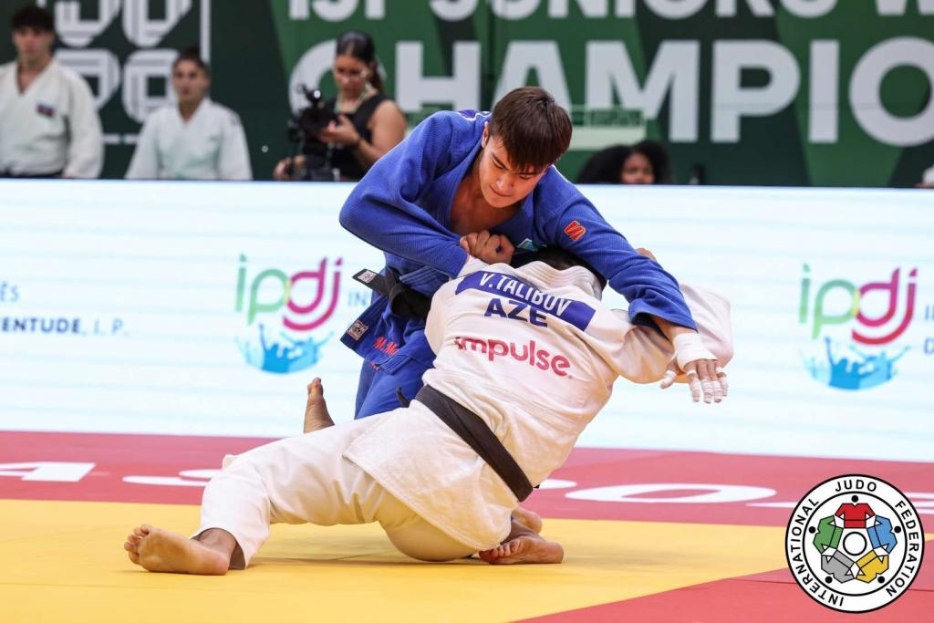 Мейрлан Максим уступил четырехкратному чемпиону мира в 1/8 финала ЧМ по дзюдо