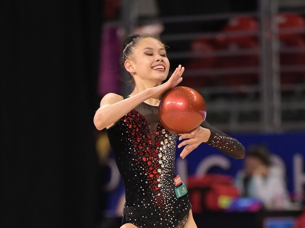 Гимнастка Акмарал Ерекешева дважды вышла в финал юниорского чемпионата мира с первого места