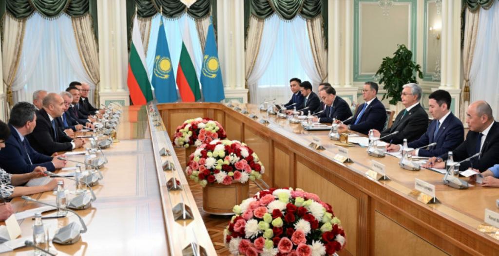 Президенты Казахстана и Болгарии провели переговоры в расширенном формате