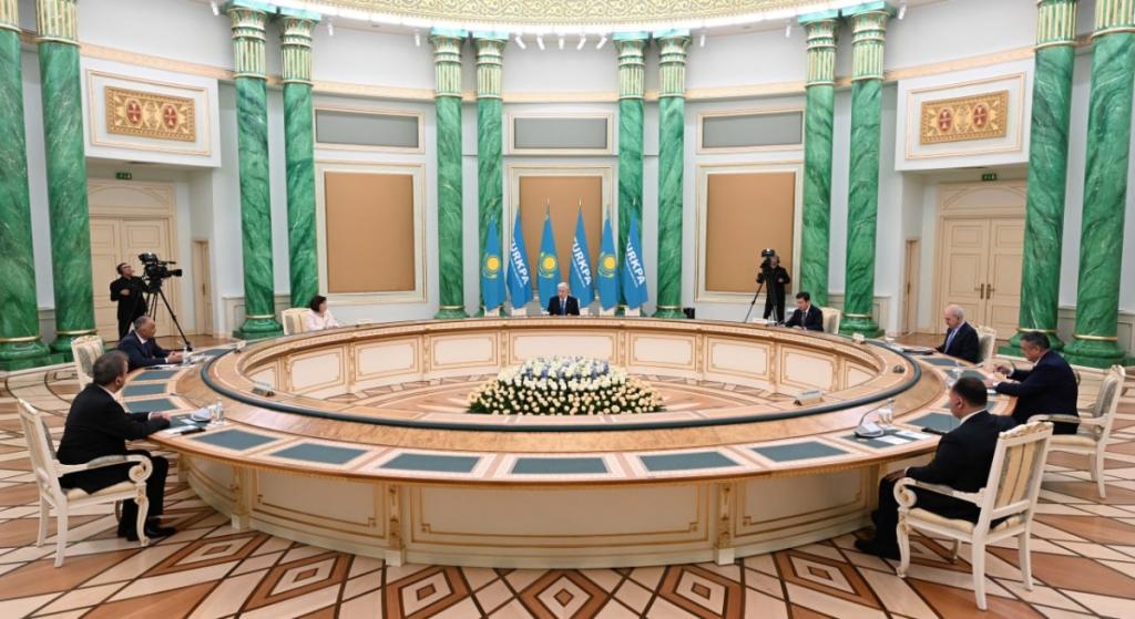 Глава государства провел встречу со спикерами парламентов стран – участниц ТюркПА